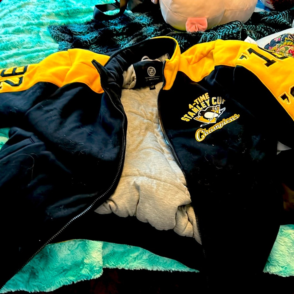 Pittsburgh penguins Stanley cup warm coat. Never wore with tags.